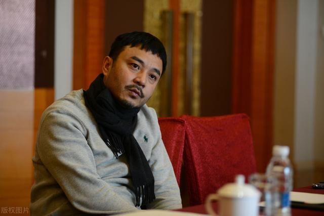 汪涵代言翻车，37万人被骗230亿，网友拉横幅声讨