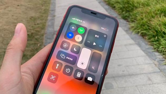 2020年苹果手机别乱买，这3款iPhone最值得买，降价后性价比高