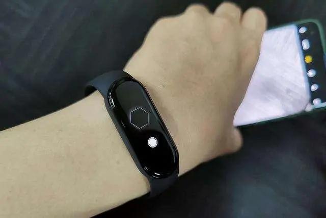 华为watch GT2的功能被小米下放到手环上！网友：真香！