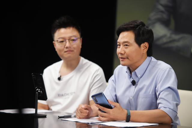 华为Mate40屏幕曝光:或为了控制续航,刷新率仅为90Hz