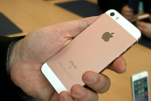 iPhone SE2终于迎来降价，网友：这是要给新机铺路？