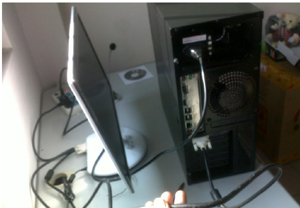 电脑显示器不亮主机正常