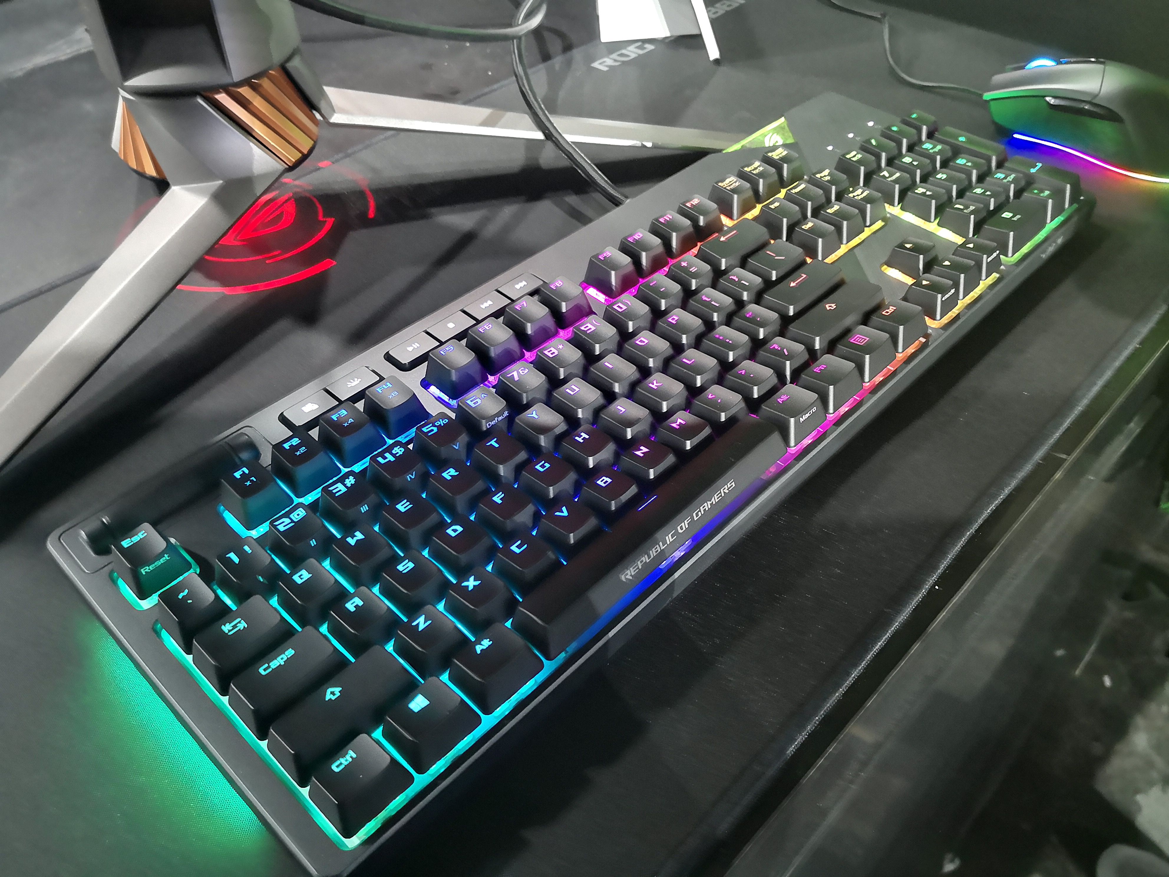 电脑键盘工作时突然失灵，这十个方法可以“救你一命”