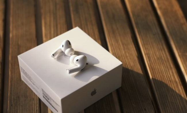 别光想着AirPods，这四款真无线耳机也不错，第一不足百元