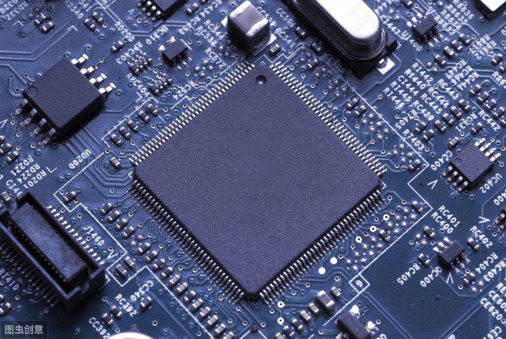 中国企业太争气：华为亮出“备胎计划”，为何俄罗斯却依然衰落