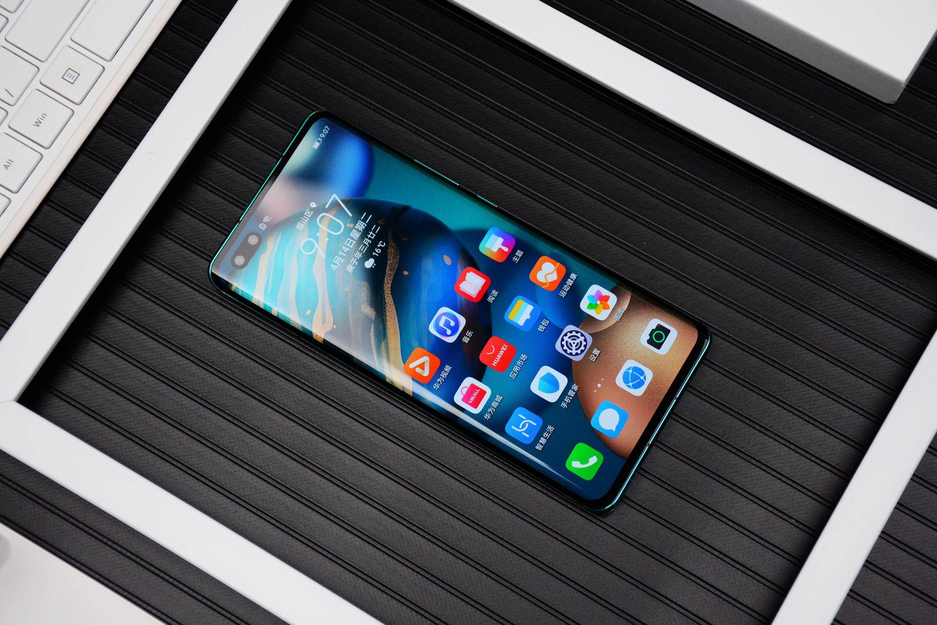 正在降价的三款荣耀5G手机，第一款性能强悍，最后一款颜值惊艳