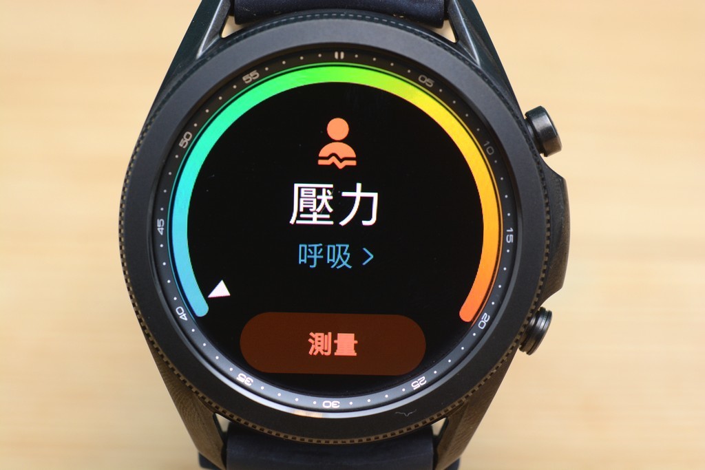 三星Galaxy Watch3开箱：旋转大表圈、屏幕依旧亮眼