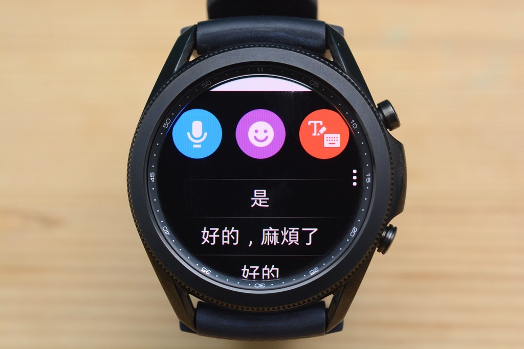 三星Galaxy Watch3开箱：旋转大表圈、屏幕依旧亮眼