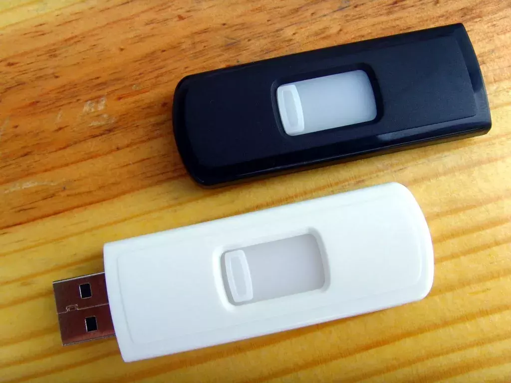 明明是USB3.0接口，为什么你的U盘传输速度会越来越慢？