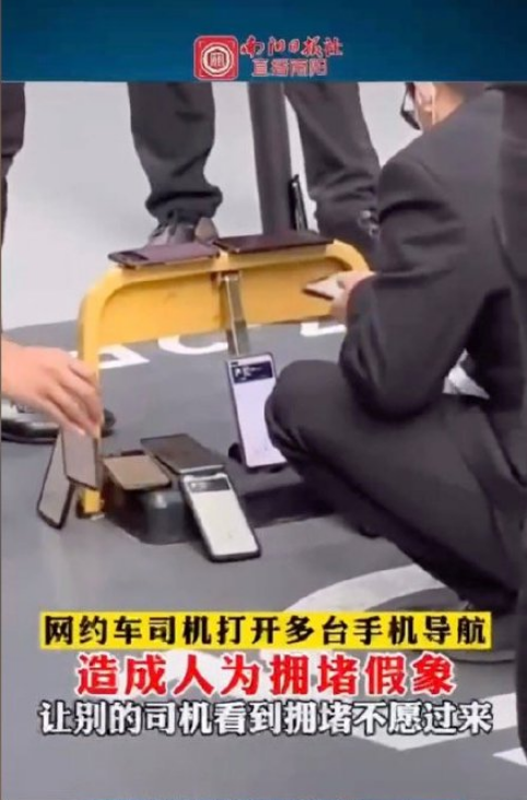 视频截图，展现10台手机摆放在地面