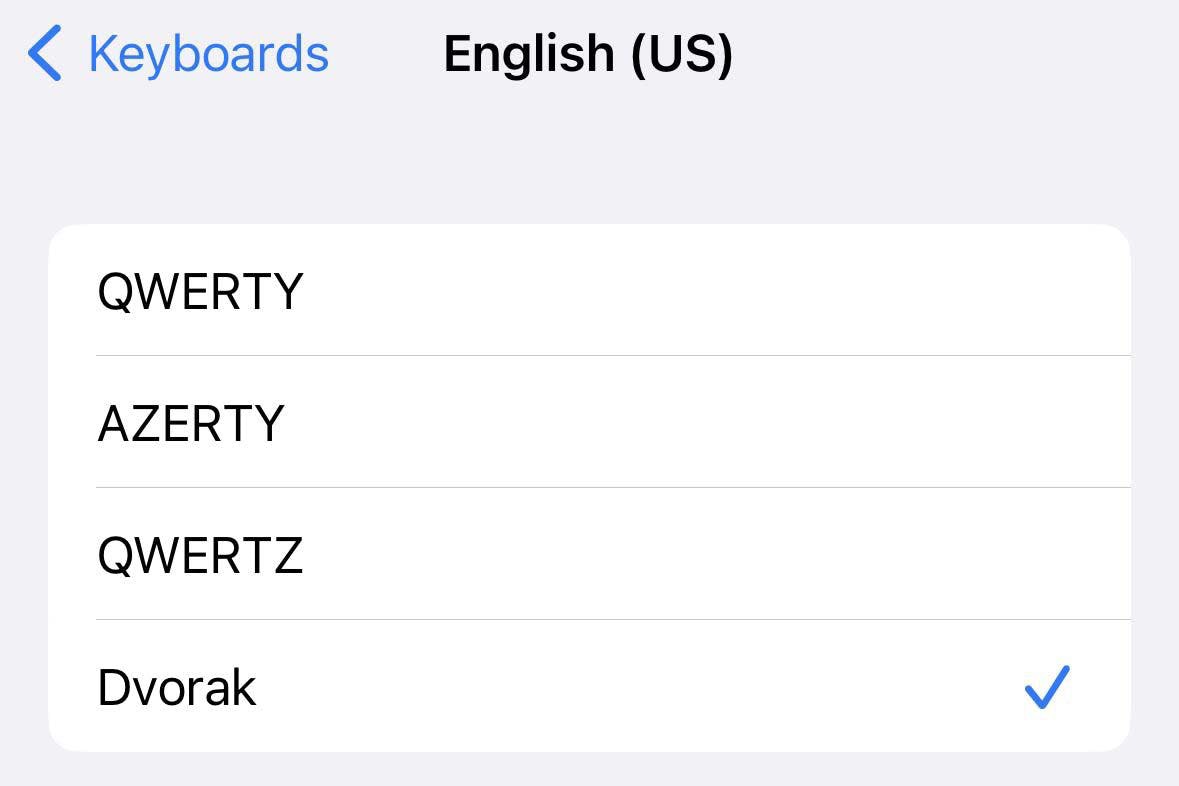 iOS 16 的键盘设置菜单截图。