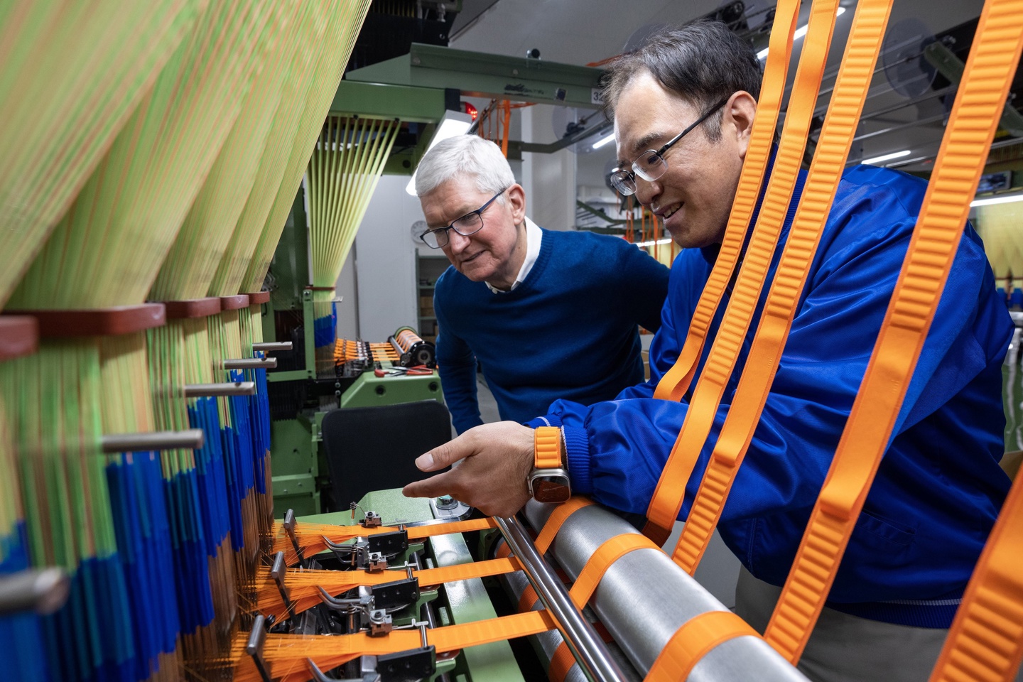 Apple Watch Ultra 橙色表带就出自这家公司,苹果 CEO 蒂姆?库克访问日本家族企业 Inoue