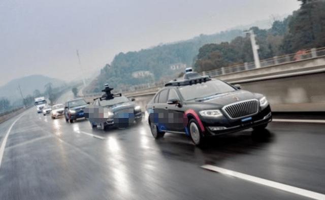 北京街头现“黑匣子”车队，车上带着摄像头，没牌也可以正常行驶