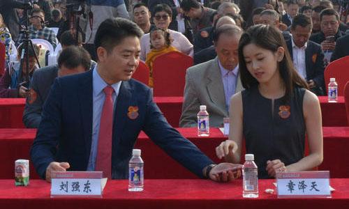 刘强东“辞任”京东为“躲风头”？携妻子“转战”口罩，你怎么看