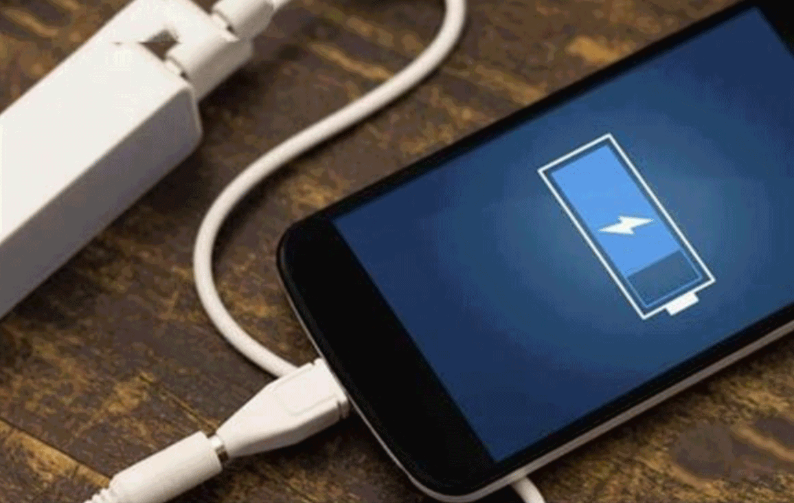 电池一直插在笔记本电脑上会影响电池寿命吗？